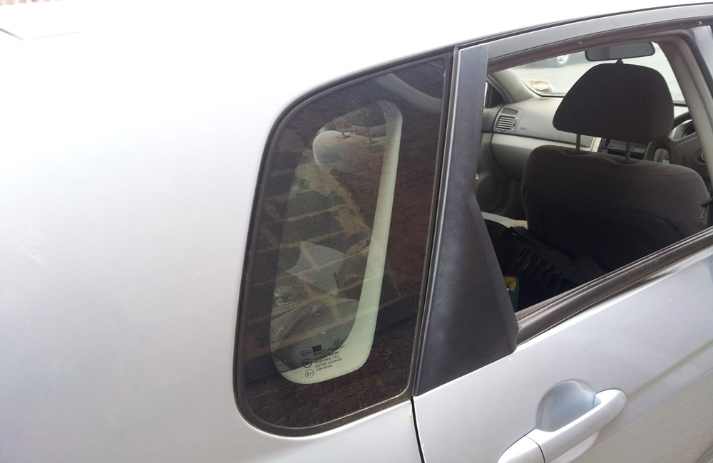 Kia Cerato LX CRDI Quarter window glass driver side rear